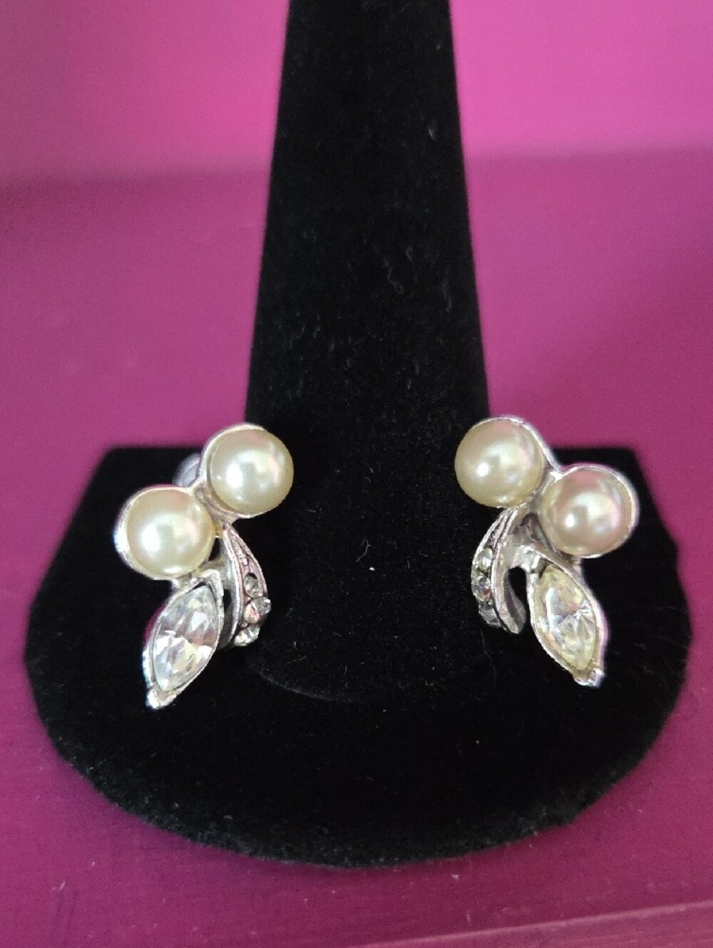 Vintage Mid-Century Coro Faux Pearl & Rhinestone Leaf Screw Back Earrings